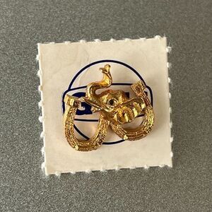 REPUBLICAN Elephant Lapel Pin Gulf Oil Promotion Vintage 60s Tie Tack Horseshoe